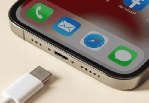 麻城苹果15维修分享iPhone15改USB-C接口后能和安卓用户互借充电器吗 